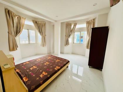 Cần cho thuê căn hộ chung cư Phan Văn Trị đường lê hồng phong phường 2 quận 5 dt 80m2, 2pn, 1wc, đầy đủ nội thất, nhà mớ