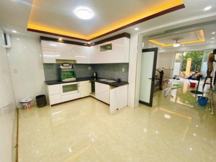 Bán Nhà Phố Quang Trung, Hà Đông, 50m2, 5 tầng, Ô TÔ Đỗ, cách phố 30m, Giá 6,5 Tỷ