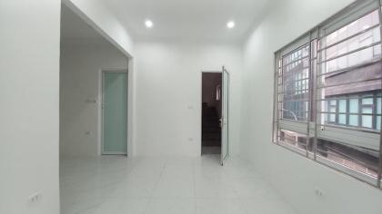 Bán nhà riêng ngõ Cẩm Văn, Tôn Đức Thắng 4 tang 41m2 giá 5,5 tỷ. LH 0869381258