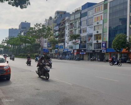 Bán đất mặt đường Lạc Long Quân đoạn đẹp nhất phố- quay mặt ra Hồ Tây. Được phép xây dựng 12-15 tầng ( khu vực nhiều nhà