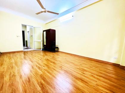 Bán nhà mặt ngõ thông, Ngọc Hà, Ba Đình, dt: 50m2. giá 11 tỷ 600 tr.