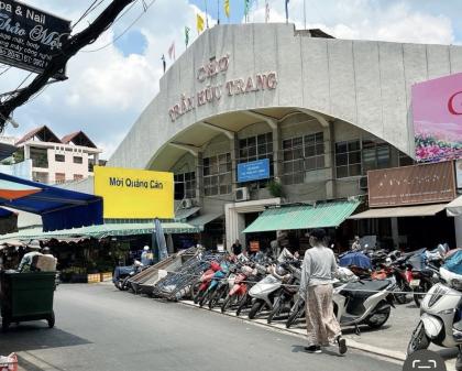 Nhà phố Huỳnh Văn Bánh PN ngang 6.5m 130m2 cấp TỨ gần chợ KD đa ngành nhỉnh 12 tỷ.