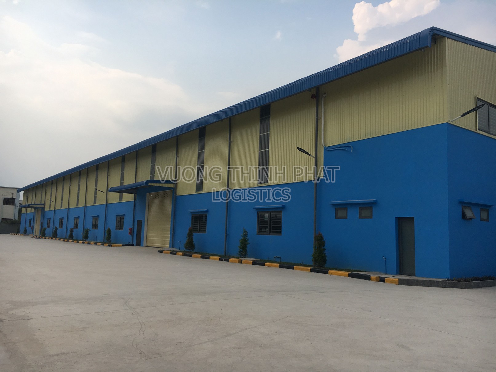 CHO THUÊ NHÀ XƯỞNG 1.000M2 MẶT TIỀN ĐÔNG HƯNG THUẬN 10B, QUẬN 12, GẦN TRƯỜNG CHINH