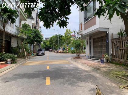 Bán đất tái định cư Giang biên, view Công viên, vỉa hè 4m, 90M, Mt6m, chỉ 12 tỷ5