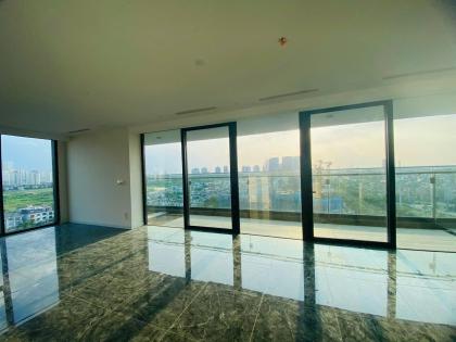 Bán căn sân vườn 4PN dt 212m2 Sunshine Golden River Ciputra view sông. Giá 23 tỷ