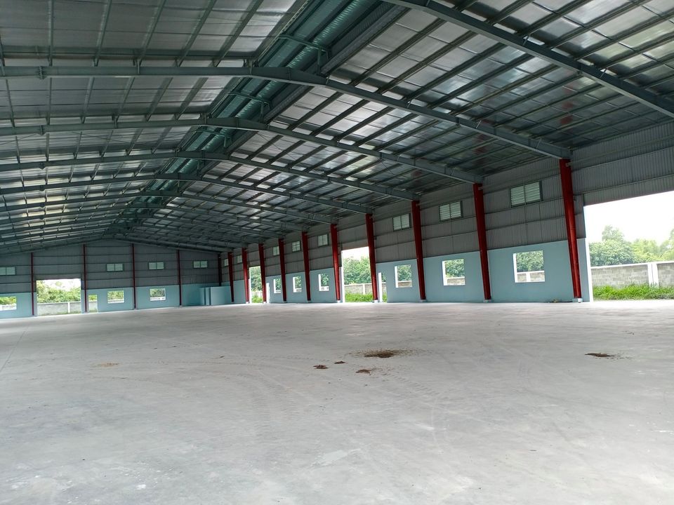 BÁN NHÀ XƯỞNG 8000M2 KHUÔN VIÊN 6300M2 THUỘC KCN HUYỆN ĐỨC HÒA, TỈNH LONG AN