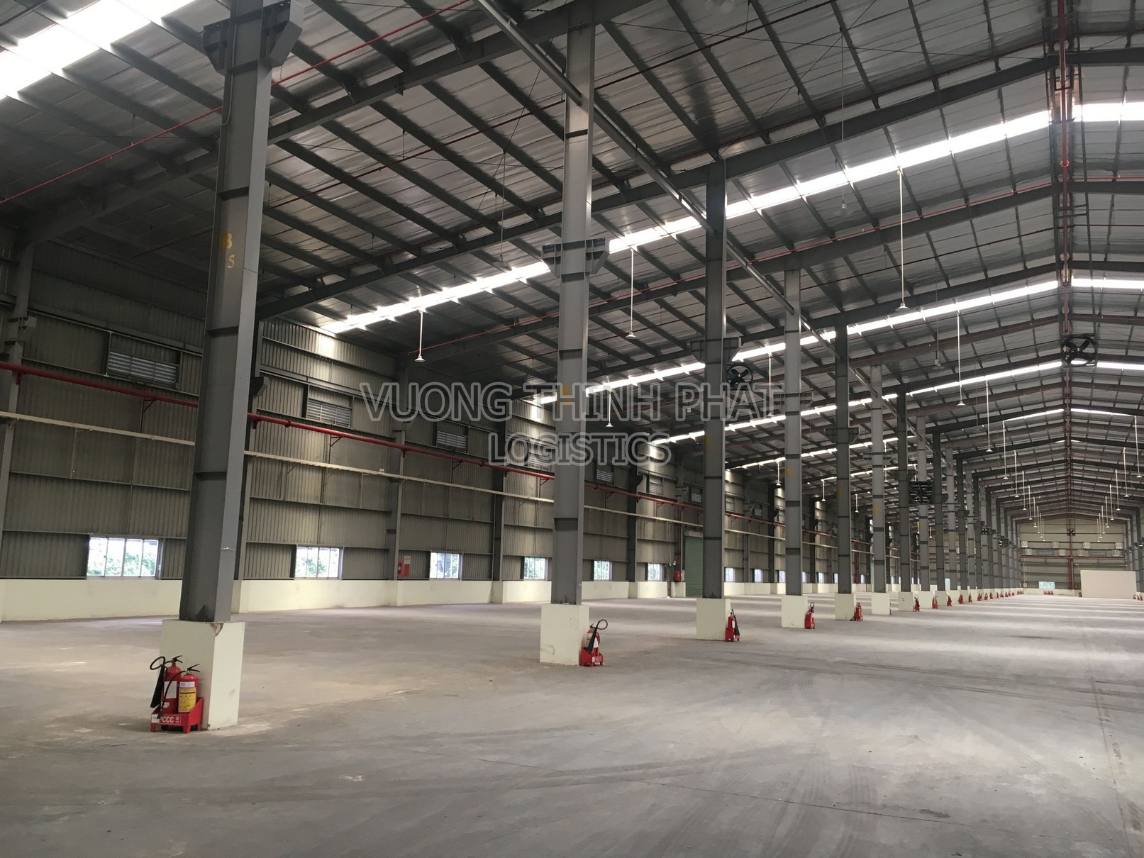 NHÀ XƯỞNG 2.100M2 ĐƯỜNG LỚN GẦN QUỐC LỘ 1A, BÀ ĐIỂM, HÓC MÔN, MỚI HẾT HĐ