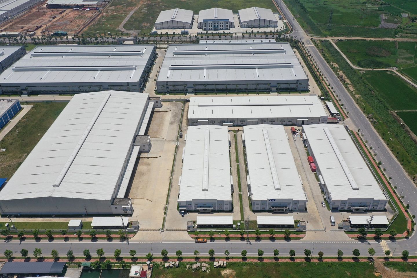 CẦN CHO THUÊ KHO XƯỞNG 1600M2, 3500M2 NGUYỄN HỮU TRÍ, BẾN LỨC, LONG AN, GIÁ RẤT RẺ