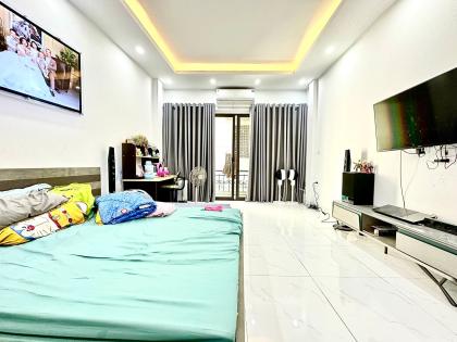 Bán gấp chung cư Hoàng Đạo Thúy, Cầu Giấy, lô góc, 130m2, giá 60 triệu/m2 ( thương lượng mạnh)