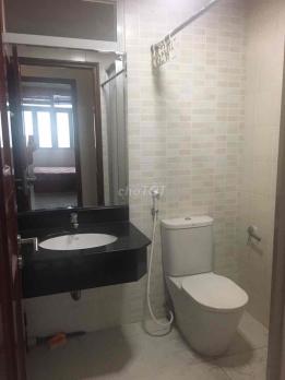 Chính chủ bán CC Tản Đà Court, Quận 5. 83m² 2 phòng ngủ (1 phòng master có toilet riêng, 1 phòng sử dụng toilet chung).