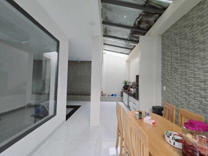 Bán gấp VILLA 2 Mặt Tiền - CẠNH KĐT PHÚ MỸ HƯNG - 200M2 (10x20) - View công viên, 21,9 T.Ỷ   Mô tả:  + 200m2 (10x20).