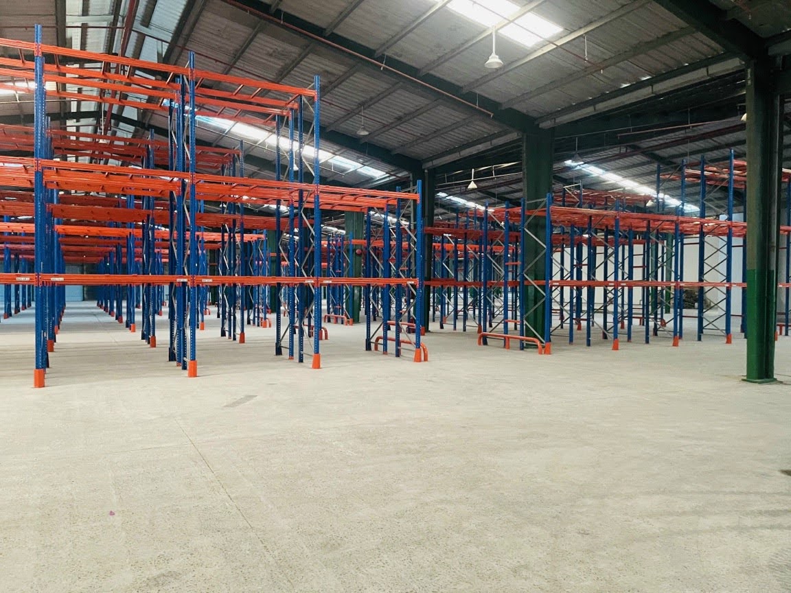 BÁN NHÀ XƯỞNG 8000M2 KHUÔN VIÊN 6300M2 THUỘC KCN HUYỆN ĐỨC HÒA, TỈNH LONG AN