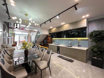 **Bán nhà mặt tiền Phan Văn Sửu, P.13, Tân Bình; (12*7) 5 tầng - 10,7 tỷ