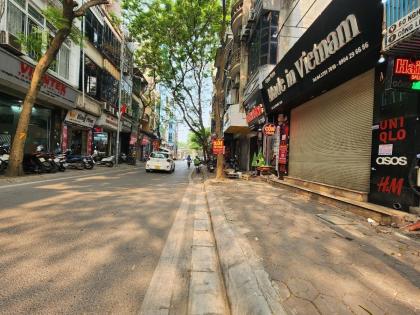 Bán nhà Mặt Phố Nghĩa Tân (1 mặt phố, 1 mặt sau ô tô) 78m/MT 4.7m 39 Tỷ,Sổ vuông