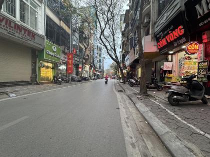 Bán nhà Mặt Phố Nghĩa Tân (1 mặt phố, 1 mặt sau ô tô) 78m/MT 4.7m 39 Tỷ,Sổ vuông