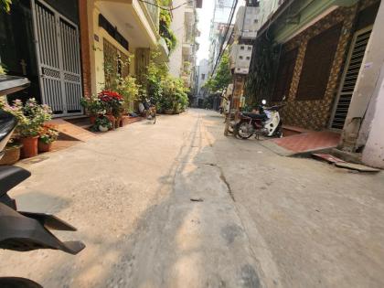 Bán nhà Mặt Phố Nghĩa Tân (1 mặt phố, 1 mặt sau ô tô) 78m/MT 4.7m 39 Tỷ,Sổ vuông