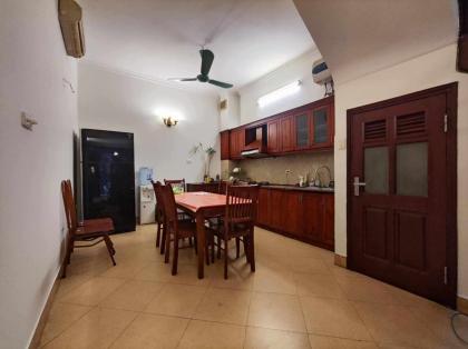 CHO THUÊ NHÀ RIÊNG ĐƯỜNG VĂN CAO, BA ĐÌNH, 58M2, 5 TẦNG, NHÀ ĐẸP, Ô TÔ TRÁNH