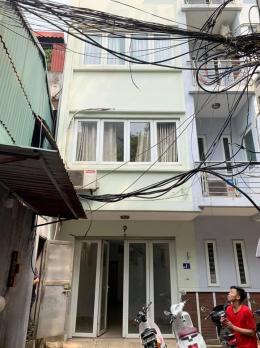 Bán nhà Ngõ 20 Hào Nam, diện tích 32/37T2 x 5 tầng, mặt tiền 3.5m, giá 8.2 tỷ