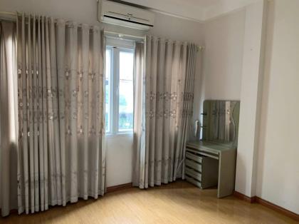 Bán nhà Ngõ 20 Hào Nam, diện tích 32/37T2 x 5 tầng, mặt tiền 3.5m, giá 8.2 tỷ
