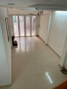Bán nhà Ngõ 20 Hào Nam, diện tích 32/37T2 x 5 tầng, mặt tiền 3.5m, giá 8.2 tỷ