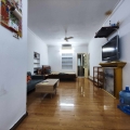 Cho thuê căn hộ tập thể phố Ngọc Hà, Ba Đình, 60m2 sẵn nội thất, ô tô đỗ cầu thang, gần phố