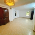 Bán căn hộ tập thể Hoàng Ngọc Phách, Đống Đa, 90m2, ô tô dừng đỗ chân cầu thang, gần phố