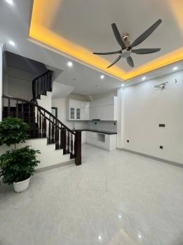 Bán nhà ngõ 235/23 Yên Hòa, Diện tích 30/33mx 5 tầng,mặt tiền 4.5m, giá 7.3 tỷ.