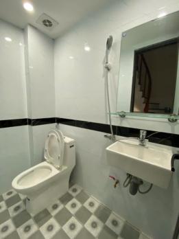Bán nhà ngõ 64 Vĩnh Hưng, Diện tích 25m x 5 tầng, mặt tiền 4m, giá 5.5 tỷ>