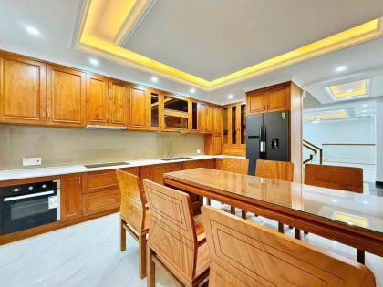 Nhà phố 5 lầu ngang 5m hẻm 380 Nguyễn Văn Khối DTSD 170m2 tặng NT gần CV chỉ 7 tỷ xíu.