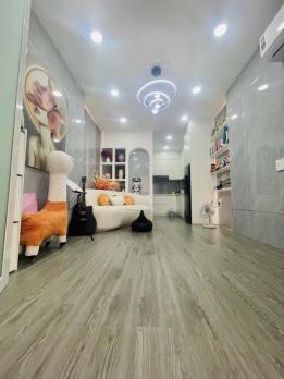 Chính Chủ - Đã Hoàn Công , DT 21M2 , 4 Tầng Đúc Với 3 PN,3WC -  Lý Chính Thắng