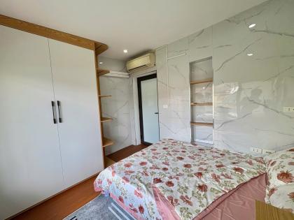 Bán căn hộ tập thể Minh Khai, Hai Bà Trưng, nhà đẹp full nội thất, ô tô đỗ chân cầu thang