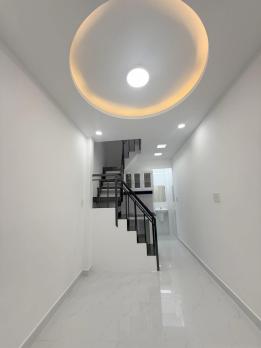 Hơn 1 tỷ có nhà mới 3 tầng Trần Văn Quang, sổ hồng vuông