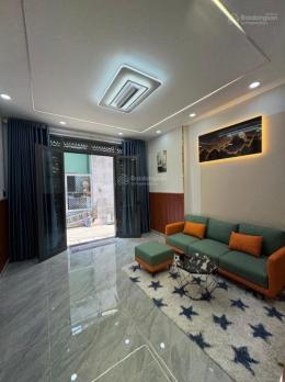 NGAY ĐẠI HỌC CÔNG THƯƠNG Q.TP NHÀ MỚI 2T 4x14M2-3PN-3WC -TẶNG NỘI THẤT - NHỈNH 5 tỷ.