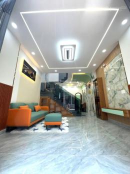 NGAY ĐẠI HỌC CÔNG THƯƠNG Q.TP NHÀ MỚI 2T 4x14M2-3PN-3WC -TẶNG NỘI THẤT - NHỈNH 5 tỷ.