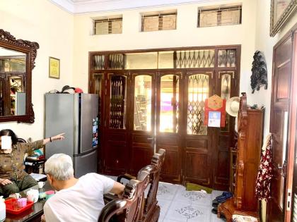 Bán Nhà Mặt Phố Quận Hoàn Kiếm 125m4T MT5,9m Vỉa Hè 1 SỔ 1 CHỦ 78,8 Tỷ Hàng Chiếu.