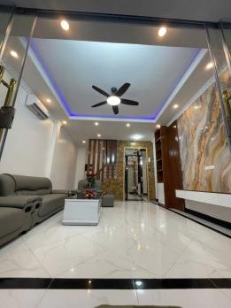 Bán nhà Phạm Văn Đồng, 47m2, phân lô, ô tô, nội thất chủ tặng,  nhỉnh 8tỷ.