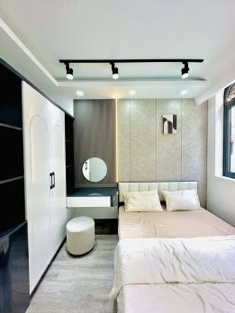 Bán nhà CMT8 Phường 07 Q.Tân Bình  Mô tả :  +Vị trí ngay uỷ ban phường 7, gần ngã 4 Bảy Hiền, BV Thống Nhất...