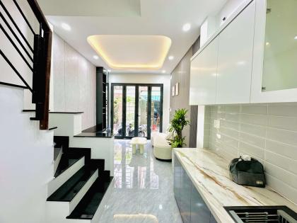 Bán nhà CMT8 Phường 07 Q.Tân Bình  Mô tả :  +Vị trí ngay uỷ ban phường 7, gần ngã 4 Bảy Hiền, BV Thống Nhất...