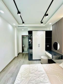 Bán nhà CMT8 Phường 07 Q.Tân Bình  Mô tả :  +Vị trí ngay uỷ ban phường 7, gần ngã 4 Bảy Hiền, BV Thống Nhất...