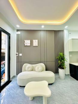 Bán nhà CMT8 Phường 07 Q.Tân Bình  Mô tả :  +Vị trí ngay uỷ ban phường 7, gần ngã 4 Bảy Hiền, BV Thống Nhất...
