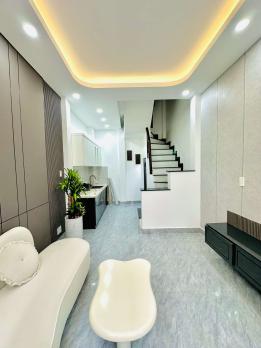 Bán nhà CMT8 Phường 07 Q.Tân Bình  Mô tả :  +Vị trí ngay uỷ ban phường 7, gần ngã 4 Bảy Hiền, BV Thống Nhất...