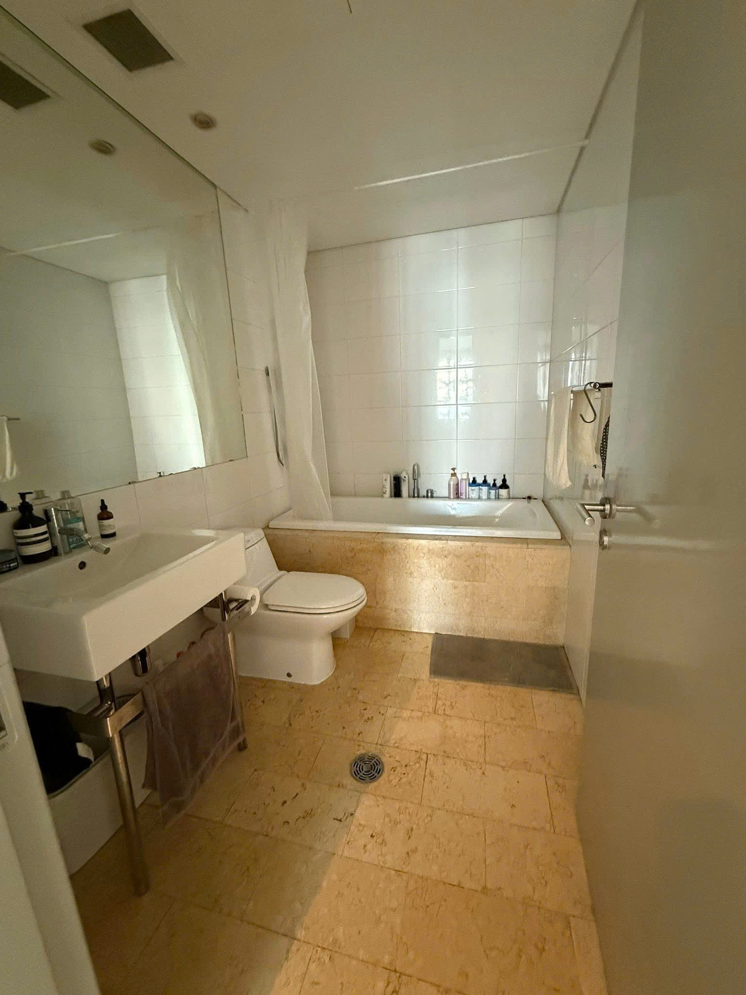 Căn hộ Avalon Saigon Apartments, Nguyễn Thị Minh Khai, P. Bến Nghé, Quận 1.  - 103m², Full nội thất xịn xò, 2pn, 2wc.