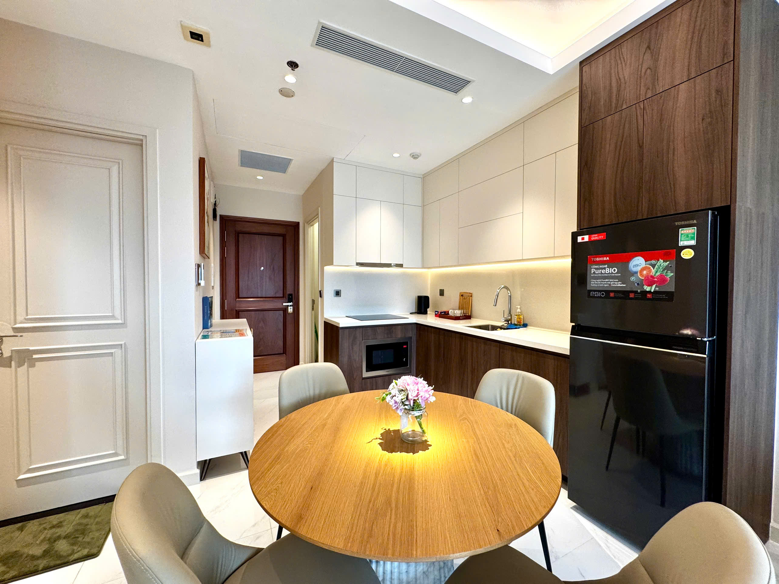 CHÍNH CHỦ CHO THUÊ CĂN HỘ MADISON, 15 THI SÁCH, P.BẾN NGHÉ, QUẬN 1 : -	Diện tích 88m2, 2PN, 2WC, đầy đủ nội thất