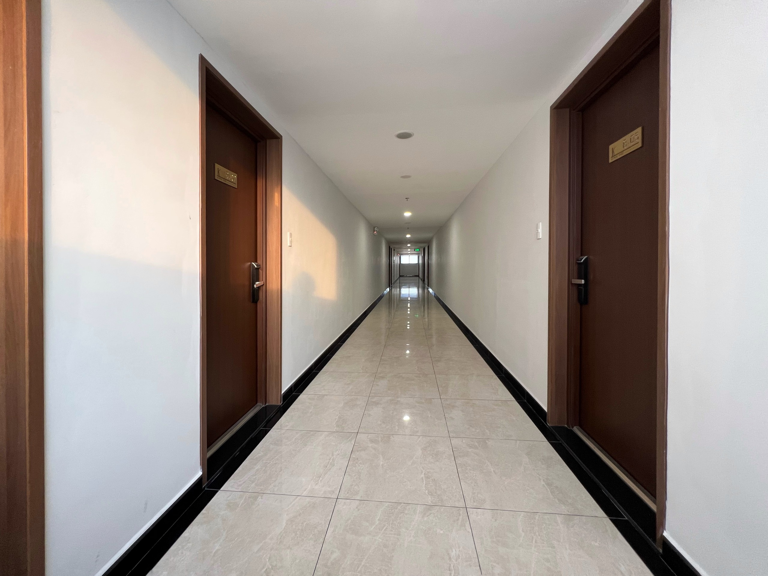 Cho thuê Căn hộ VĨNH HỘI, Phường 04, Quận 4 : -	Diện tích 66 m2, nội thất full đầy đủ cao cấp, mới bàn giao < 1 năm