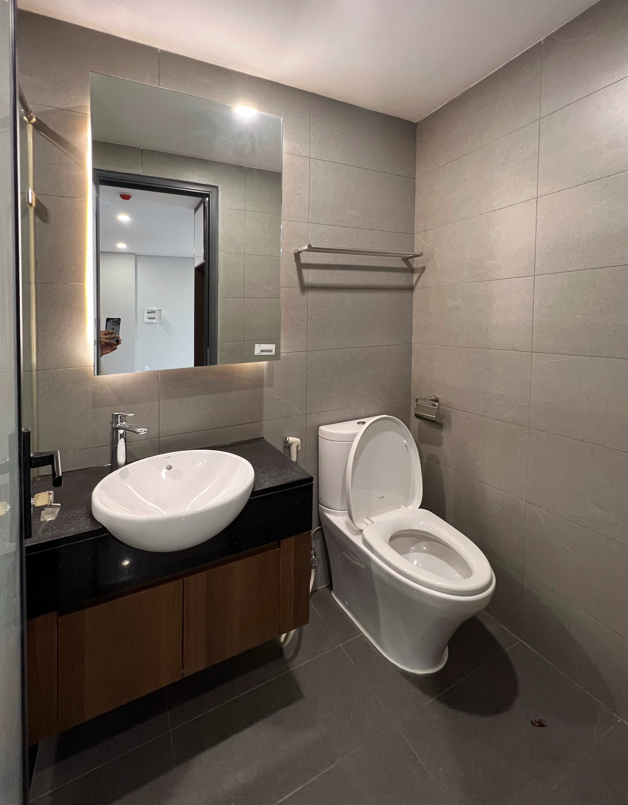 Cho thuê Căn hộ VĨNH HỘI, Phường 04, Quận 4 : -	Diện tích 66 m2, nội thất full đầy đủ cao cấp, mới bàn giao < 1 năm