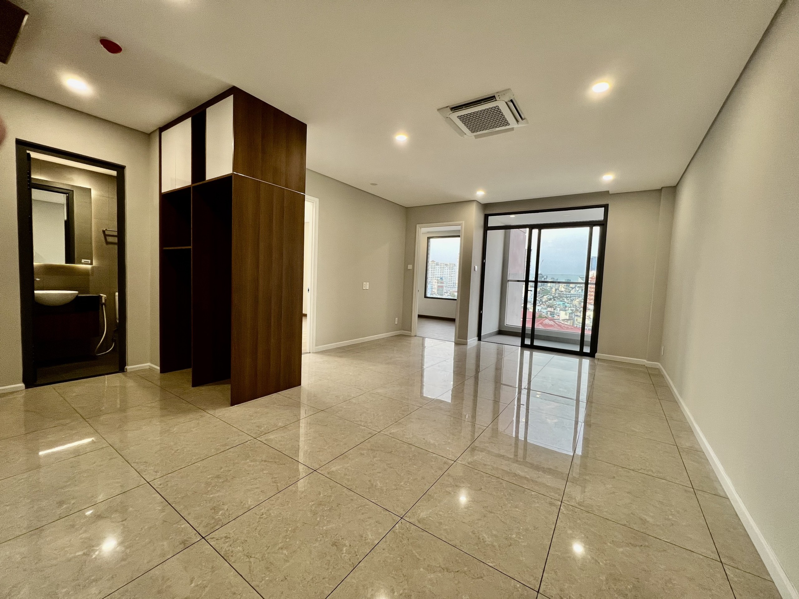 Cho thuê Căn hộ VĨNH HỘI, Phường 04, Quận 4 : -	Diện tích 66 m2, nội thất full đầy đủ cao cấp, mới bàn giao < 1 năm