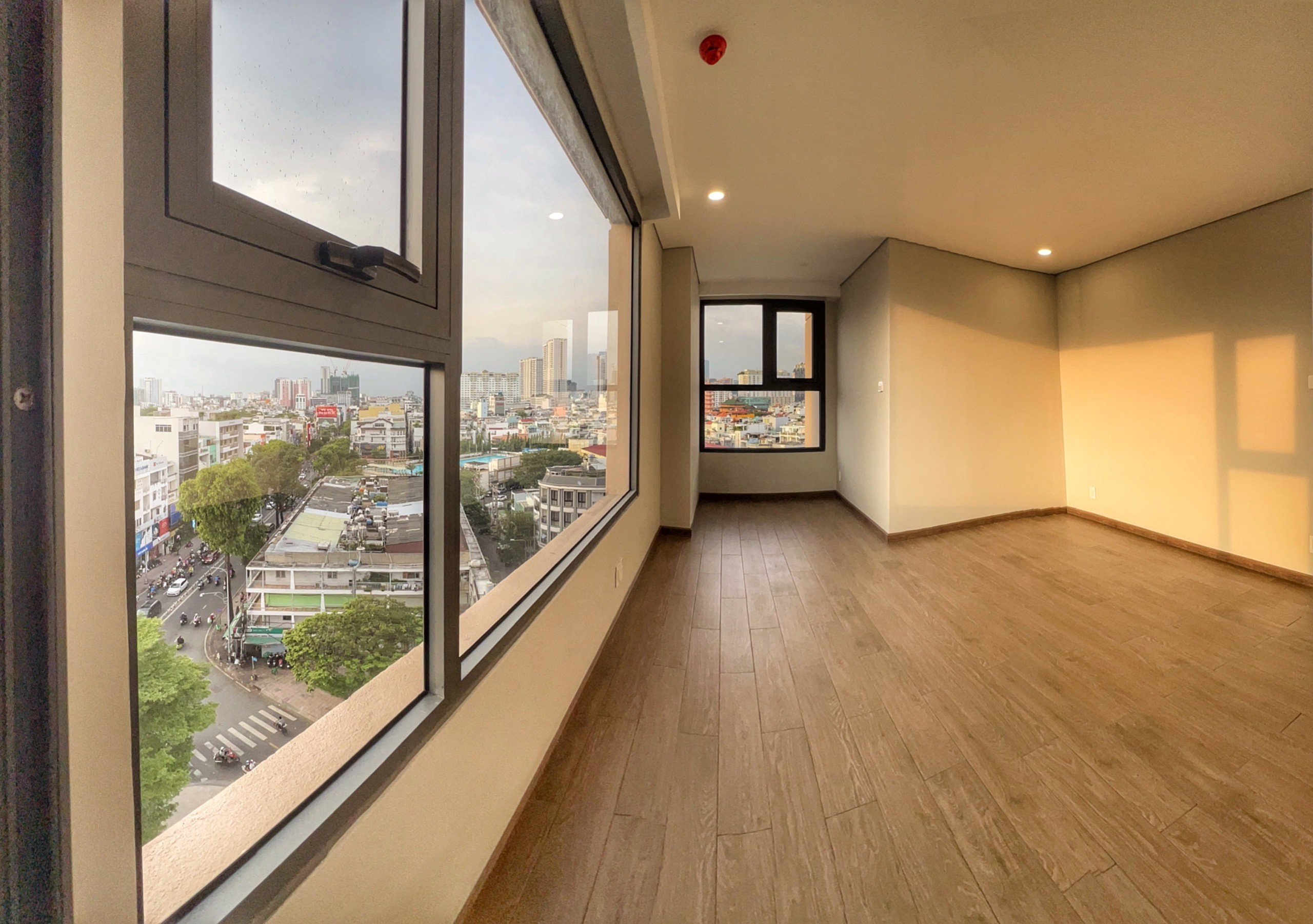 Cho thuê Căn hộ VĨNH HỘI, Phường 04, Quận 4 : -	Diện tích 66 m2, nội thất full đầy đủ cao cấp, mới bàn giao < 1 năm