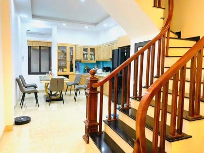 Bán nhà ngõ 247 Định Công Thượng, diện tích 41m x 5 tầng, mặt tiền 4m, giá 8,6 tỷ.(