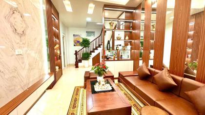 Bán nhà, ngõ 173 Hoàng Hoa Thám, Diện tích 31m x 6 tầng,mặt tiền 3.5m, giá 8.4 tỷ