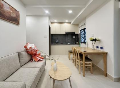 VIP Phan Xích Long, Nhà 3 Tầng, ngang 5m, DTSD 60m2, sát MẶT TIỀN, chỉ 4.1 tỷ